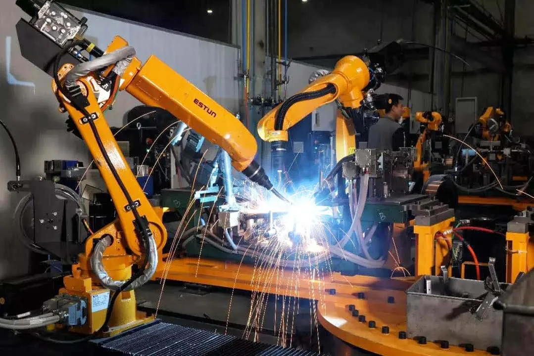 Robot hàn mang lại độ bền và tính thẩm mỹ vượt trội cho sản phẩm Robot hàn mang lại độ bền và tính thẩm mỹ vượt trội cho sản phẩm