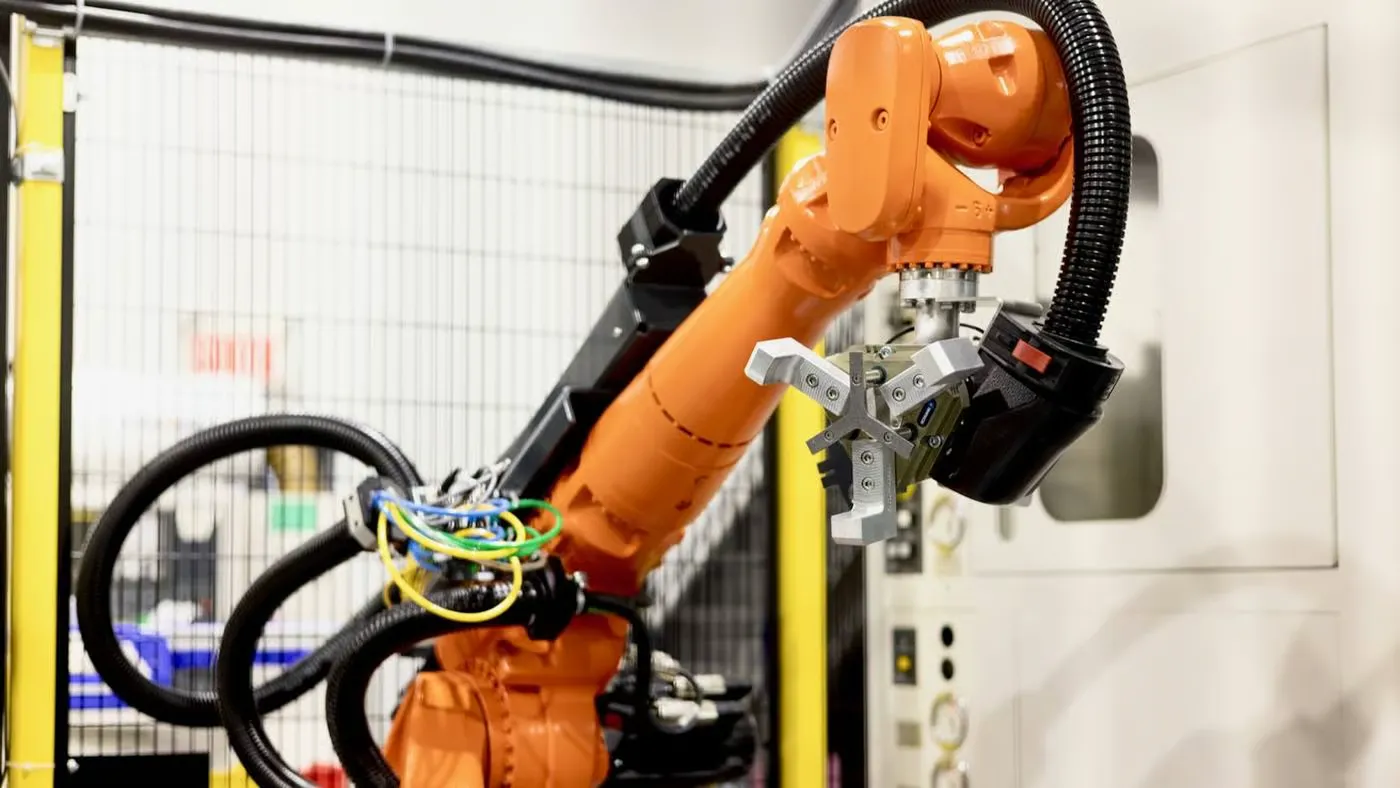 Robot KUKA tích hợp dễ dàng trong dây chuyền.