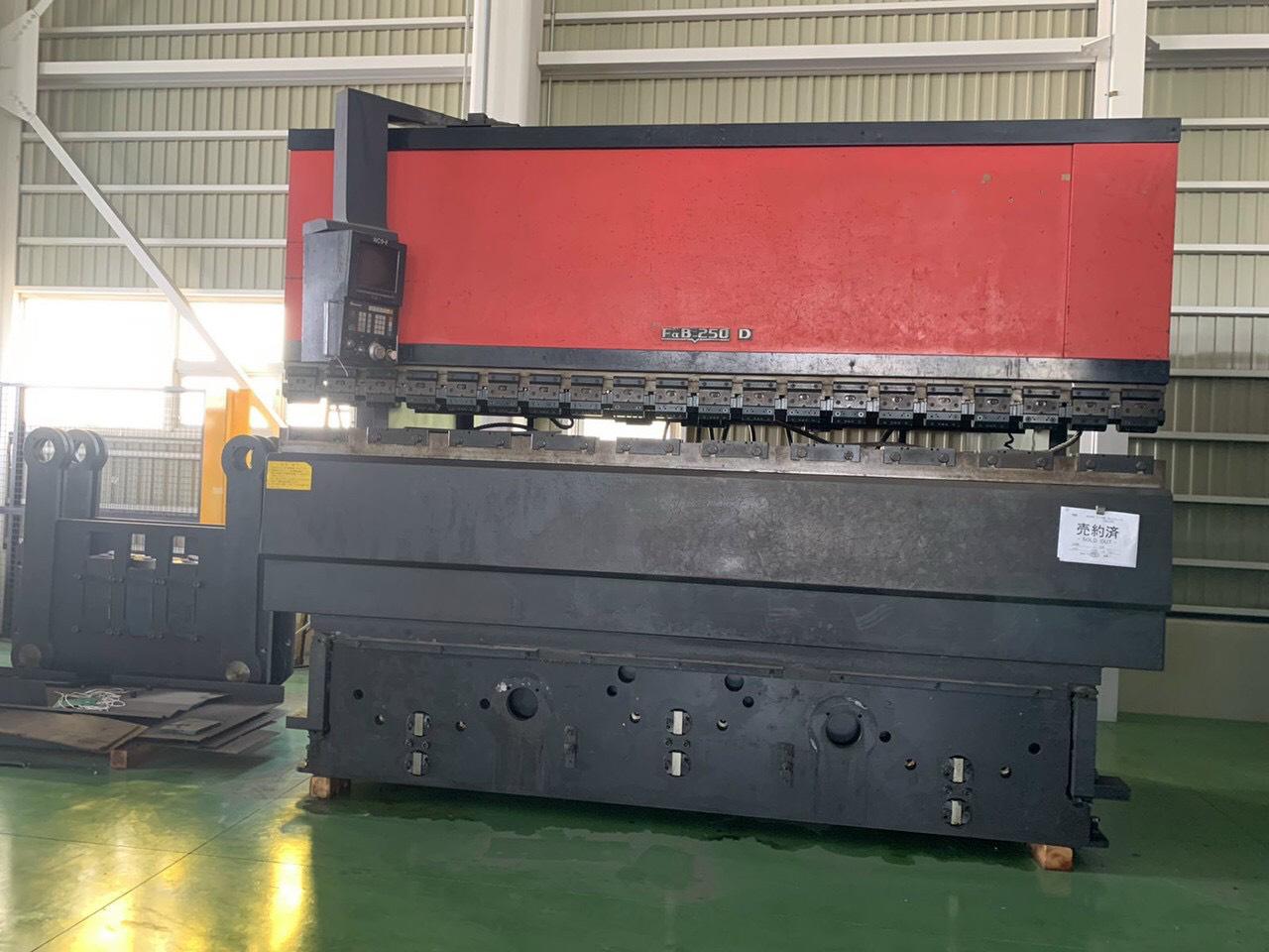 Máy chấn cũ là gì? Khi nào nên mua máy chấn cũ?