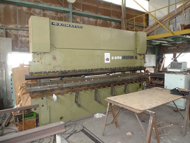 Máy chấn tôn thuỷ lực cũ có nhiều ứng dụng trong sản xuất cơ khí