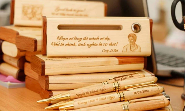 Quà tặng cá nhân hoá với máy khắc laser siêu nhanh, siêu nét 