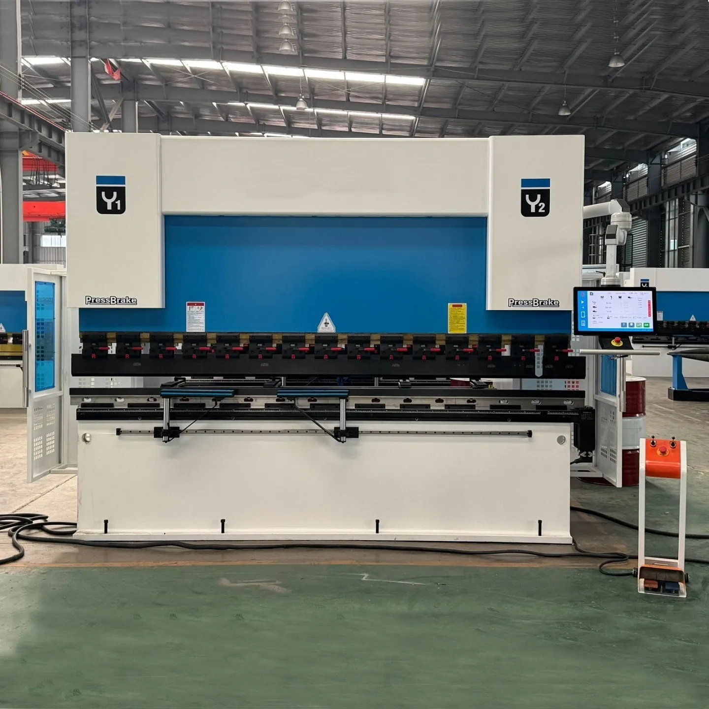 Máy chấn thủy lực là loại phổ biến nhất hiện nay tại các nhà xưởng gia công Máy chấn thủy lực là loại phổ biến nhất hiện nay tại các nhà xưởng gia công