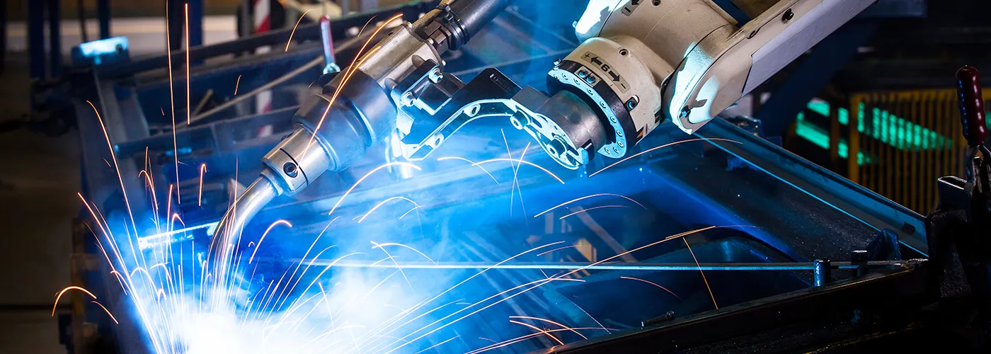 Robot hàn OTC đảm bảo đường hàn thẳng và không lệch mép. Robot hàn OTC đảm bảo đường hàn thẳng và không lệch mép.