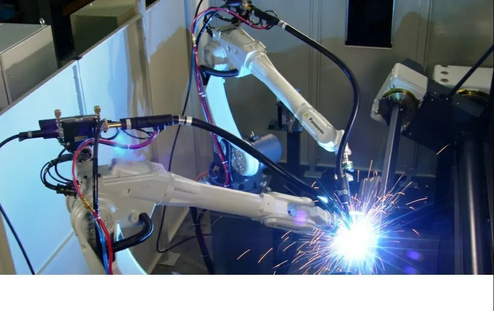 Robot hàn thanh lý được đo điện trở cách điện