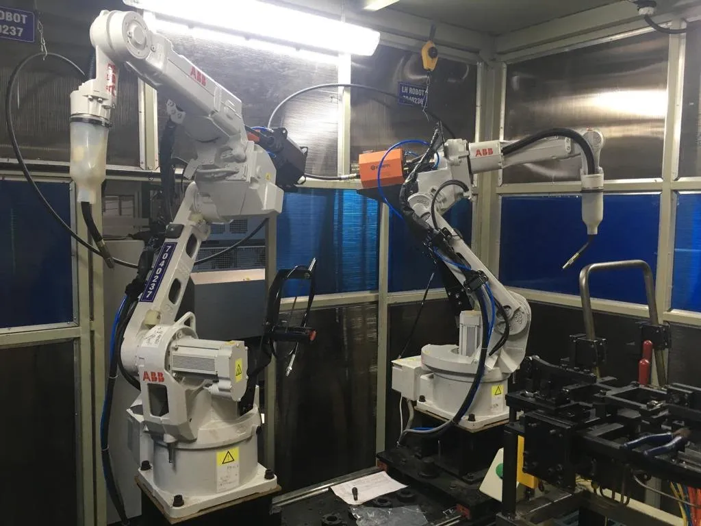 Robot hàn thanh lý có bộ nguồn kèm theo