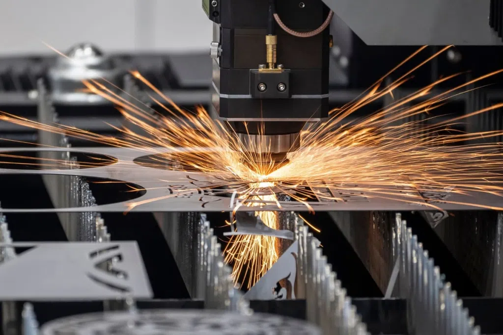 So sánh ưu – nhược điểm từng loại máy cắt chữ laser So sánh ưu – nhược điểm từng loại máy cắt chữ laser