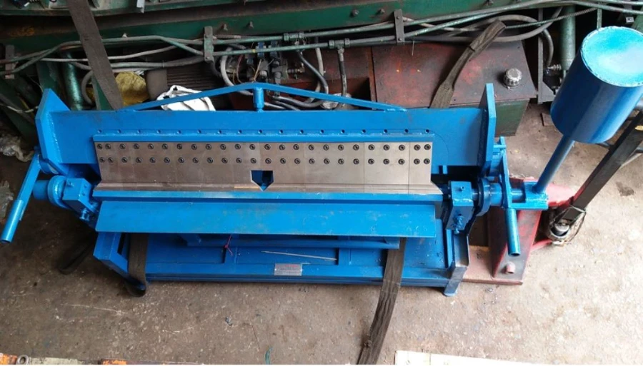 Máy chấn mini bằng tay ngoài thị trường Máy chấn mini bằng tay ngoài thị trường