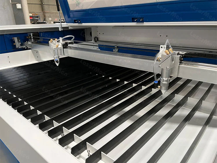 Hệ thống đầu cắt laser kép trên máy cắt laser 2 đầu Hệ thống đầu cắt laser kép trên máy cắt laser 2 đầu