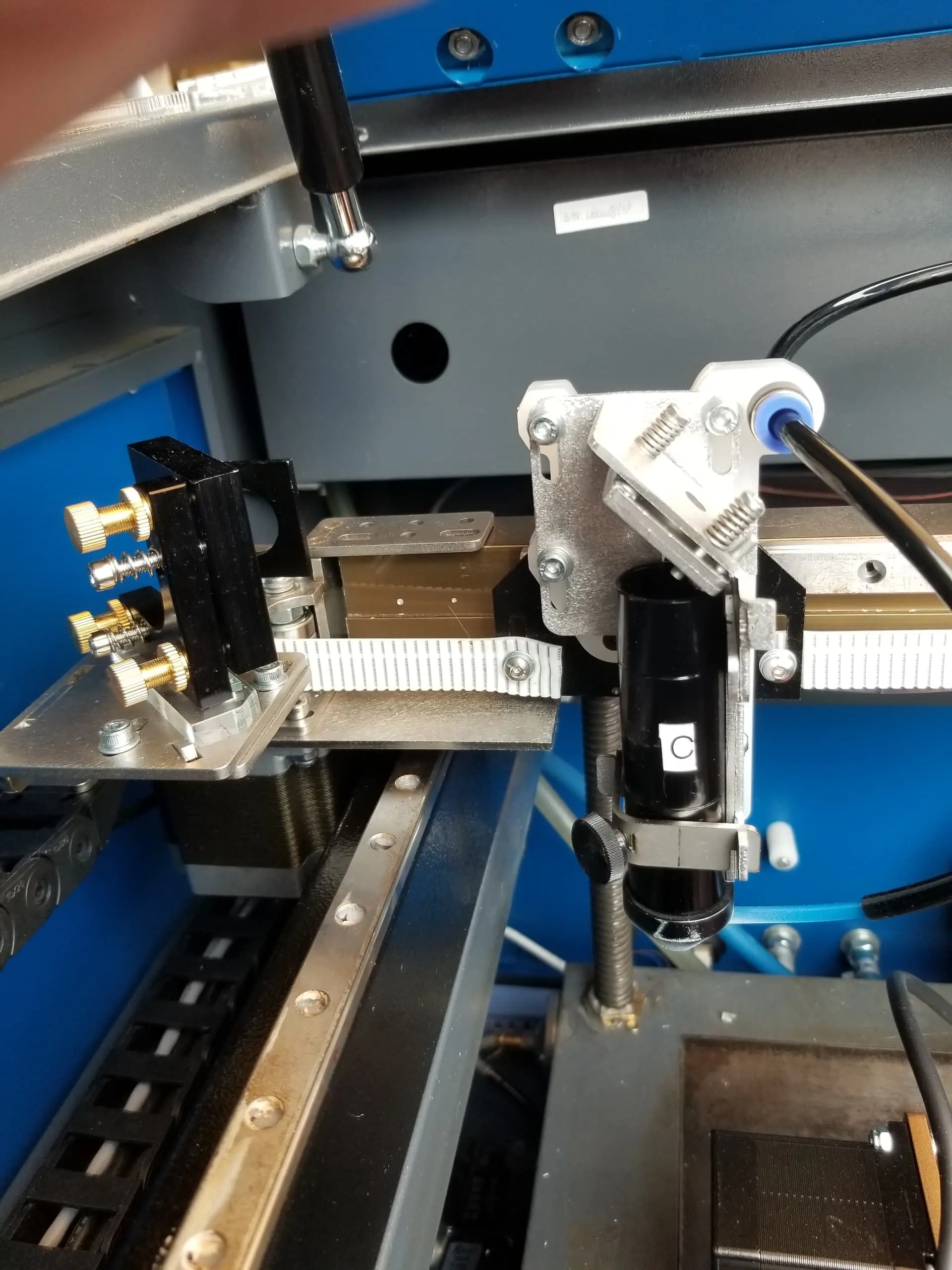 Khung máy và bàn cắt quyết định độ êm của máy cắt laser 2 đầu Khung máy và bàn cắt quyết định độ êm của máy cắt laser 2 đầu