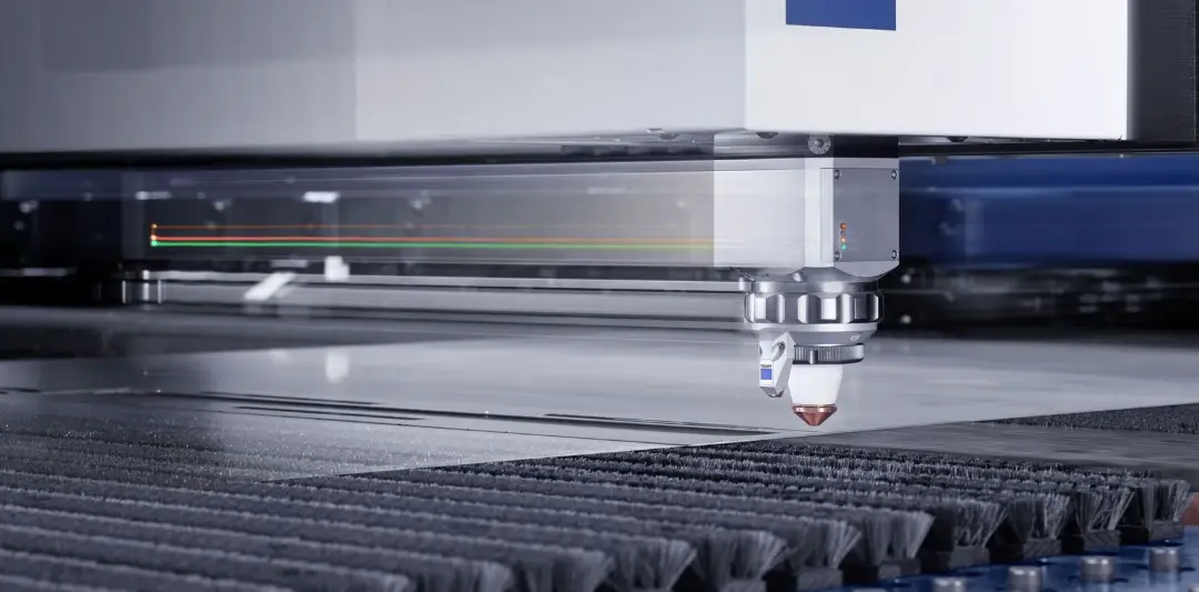 So với các mức công suất thấp hơn, máy cắt laser fiber 30kW vượt trội về tốc độ, khả năng cắt thép dày và hiệu suất sản xuất tổng thể