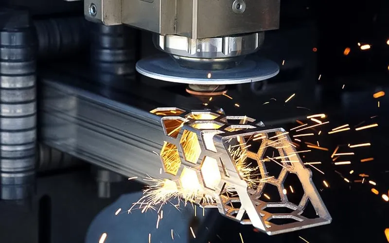 Những yếu tố khiến giá máy cắt laser nhỏ chênh lệch lớn