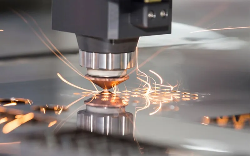 Giảm mài sửa, giảm lỗi – Lợi thế lớn của máy cắt laser quảng cáo