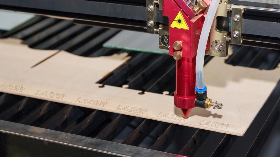 Máy cắt laser quảng cáo CO₂ – Chuẩn cắt mica, gỗ, da, vải