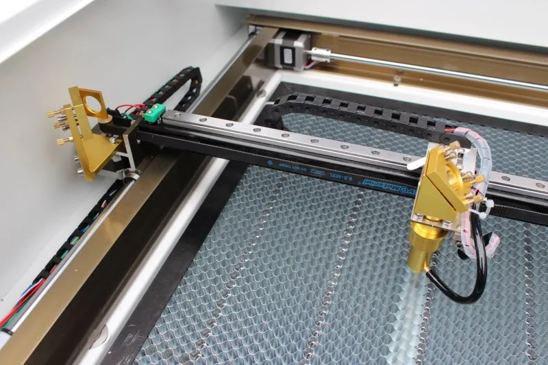 Máy cắt laser quảng cáo khổ nhỏ – Tối ưu logo, chữ mini