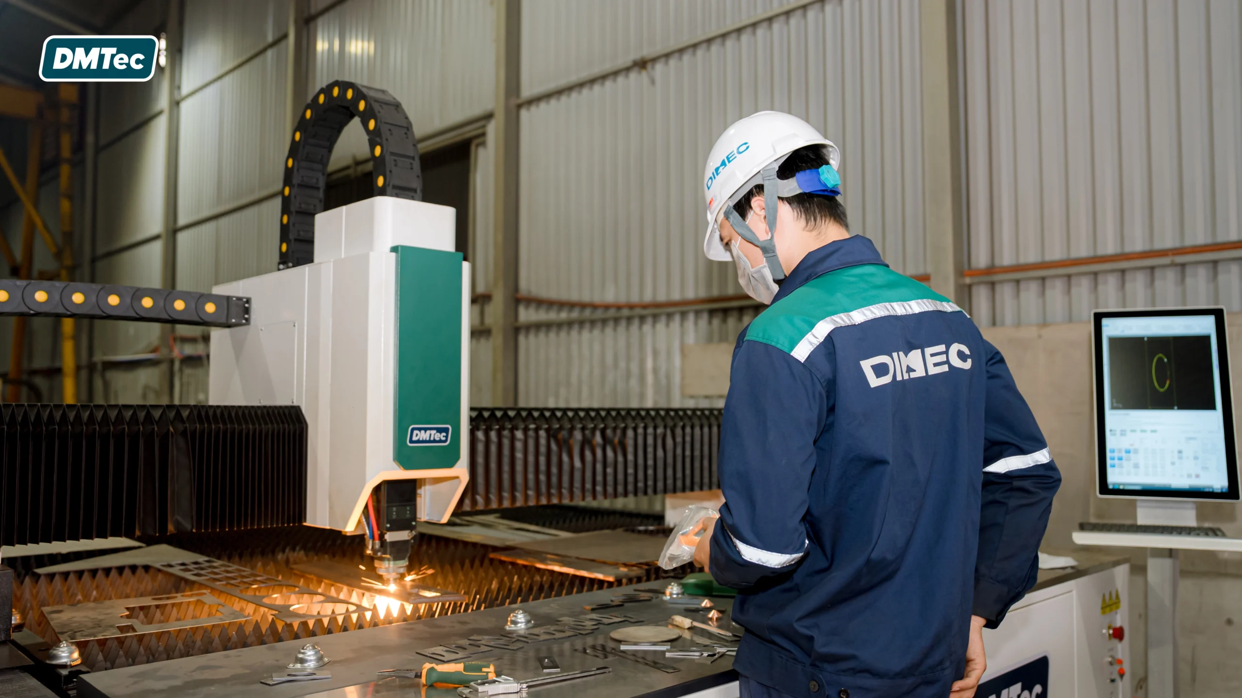 Đội ngũ kỹ thuật CNC chuyên sâu cho máy cắt laser sợi quang