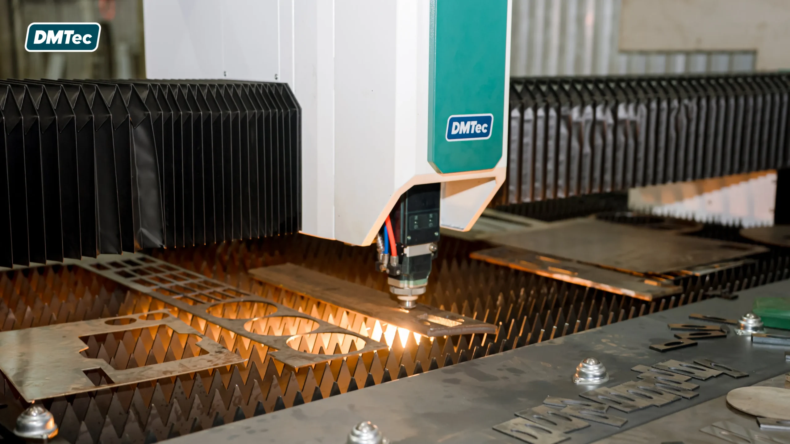 So sánh máy cắt laser sợi quang và plasma