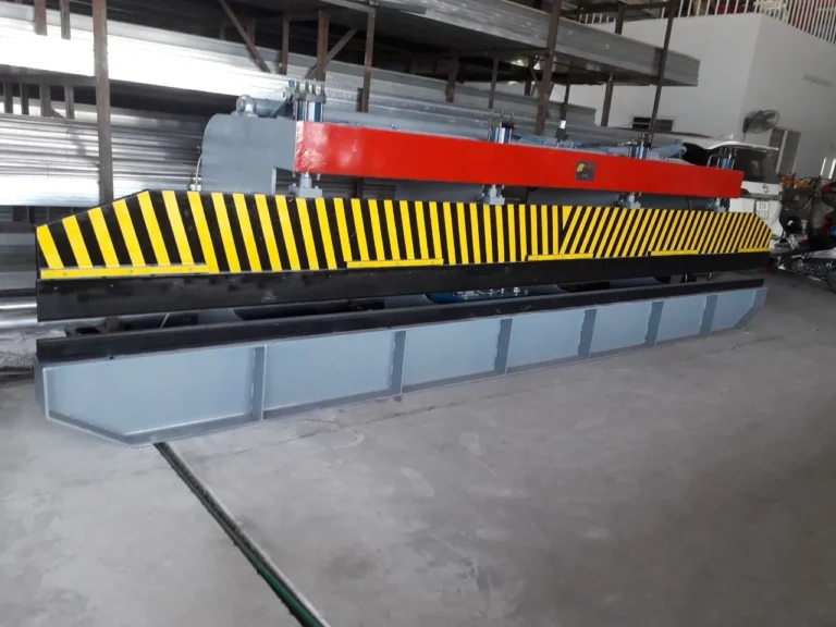 Máy chấn máng xối mang lại nhiều lợi ích khi đầu tư