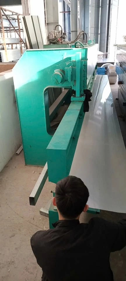 Các tiêu chí chọn máy chấn máng xối phù hợp với nhu cầu sử dụng 