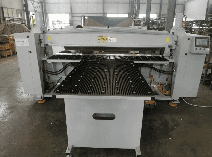 Khi chọn Máy chấn tôn bằng tay, lựa chọn nhà cung cấp máy chấn tôn bằng tay uy tín chất lượng