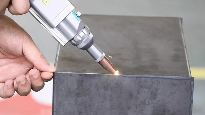 Laser fiber 2-in-1: 2 đầu quang học tối ưu riêng cho hàn và cắt