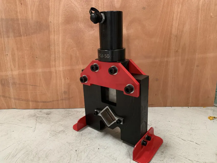 Khuôn cắt đơn thủy lực phù hợp với dải sản phẩm ống