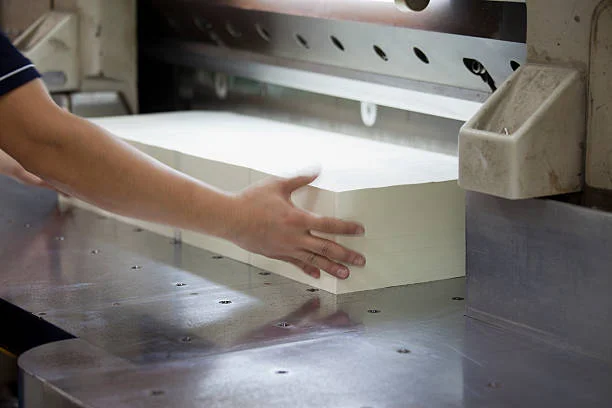 Máy chặt không phải chỉ chuyên trong ngành công nghiệp nặng, mà còn có thể sử dụng trong ngành công nghiệp giấy với model phù hợp