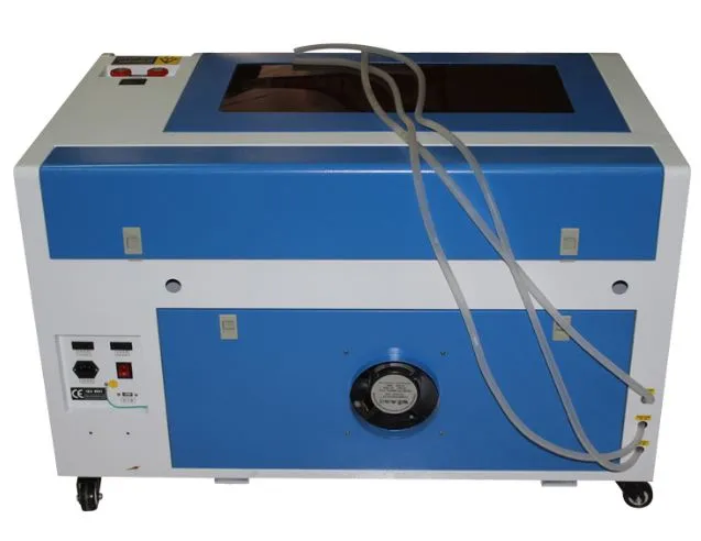Chi tiết mặt sau máy cắt khắc laser CO2 6040 gồm quạt hút khói bụi và đường ống nước làm mát Chi tiết mặt sau máy cắt khắc laser CO2 6040 gồm quạt hút khói bụi và đường ống nước làm mát