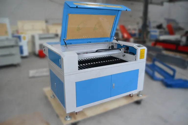 Góc chụp nghiêng toàn bộ thân máy cắt khắc laser CO2 6040 có chân đế và bánh xe di chuyển tiện lợi Góc chụp nghiêng toàn bộ thân máy cắt khắc laser CO2 6040 có chân đế và bánh xe di chuyển tiện lợi