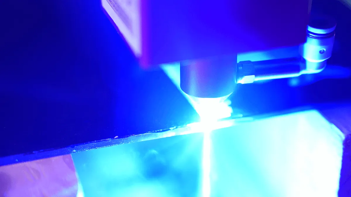 Cơ chế tác động của tia laser lên vật liệu kính Cơ chế tác động của tia laser lên vật liệu kính