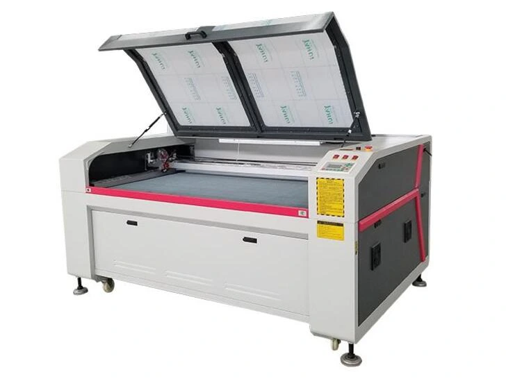 Các cuộn tem nhãn thành phẩm nhiều màu sắc được cắt bế sắc nét không cháy cạnh nhờ công nghệ máy cắt laser decal hiện đại Các cuộn tem nhãn thành phẩm nhiều màu sắc được cắt bế sắc nét không cháy cạnh nhờ công nghệ máy cắt laser decal hiện đại