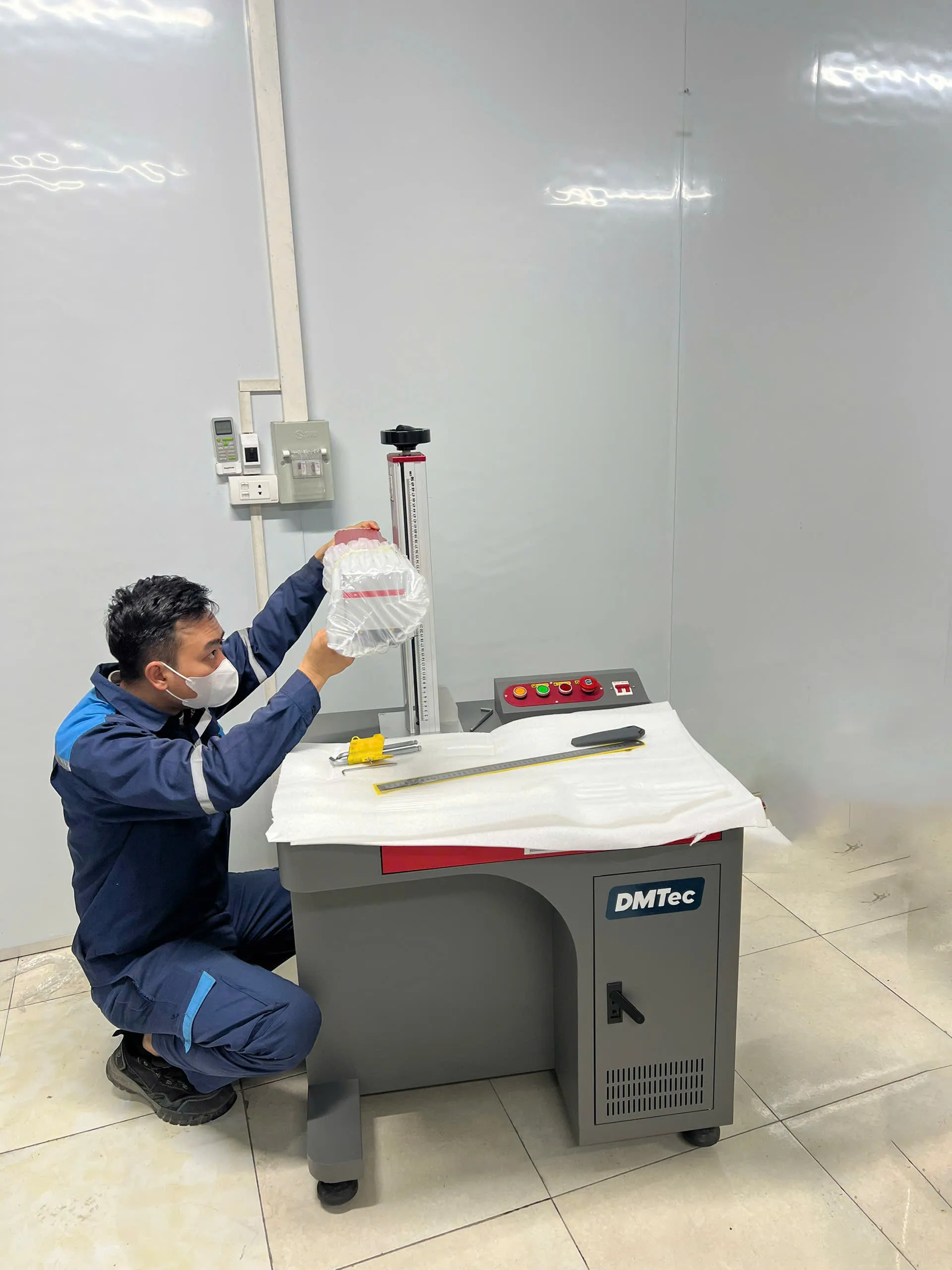 Báo Giá Máy Khắc Laser Nhôm DMTec Năm 2026 – Đầu Tư Tối Ưu Cho Xưởng. Báo Giá Máy Khắc Laser Nhôm DMTec Năm 2026 – Đầu Tư Tối Ưu Cho Xưởng.